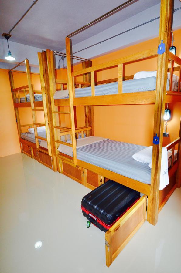 Nomad Hostel Krabi town Exteriör bild
