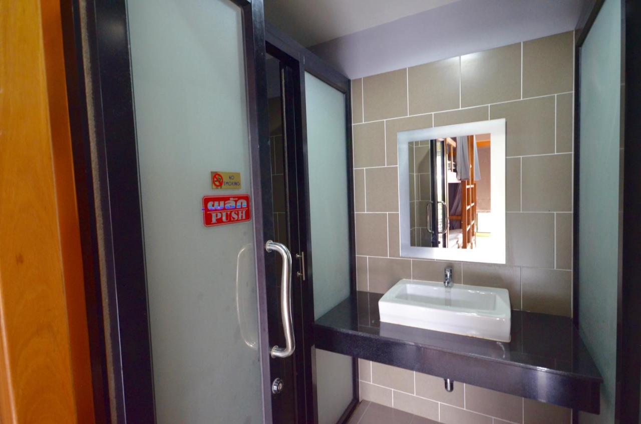 Nomad Hostel Krabi town Exteriör bild